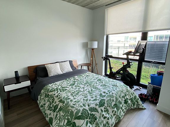 4th image of 1641 W Division St #301