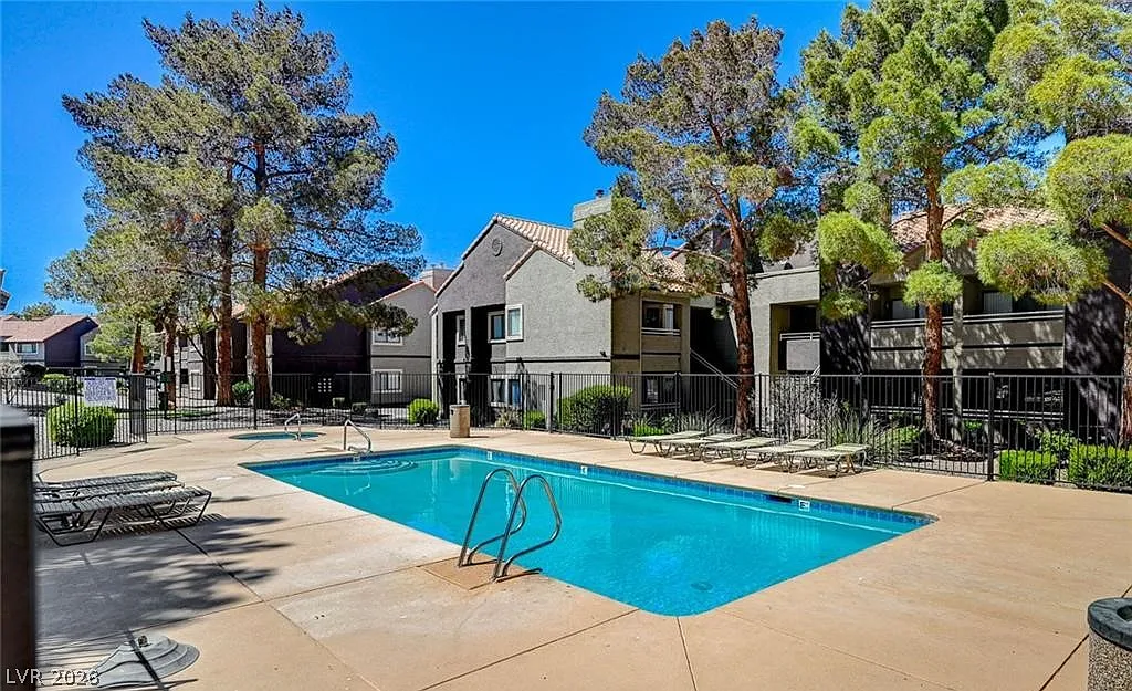 3 bed, 2.0 bath, 1163 sqft, $1,650 — Photo 2