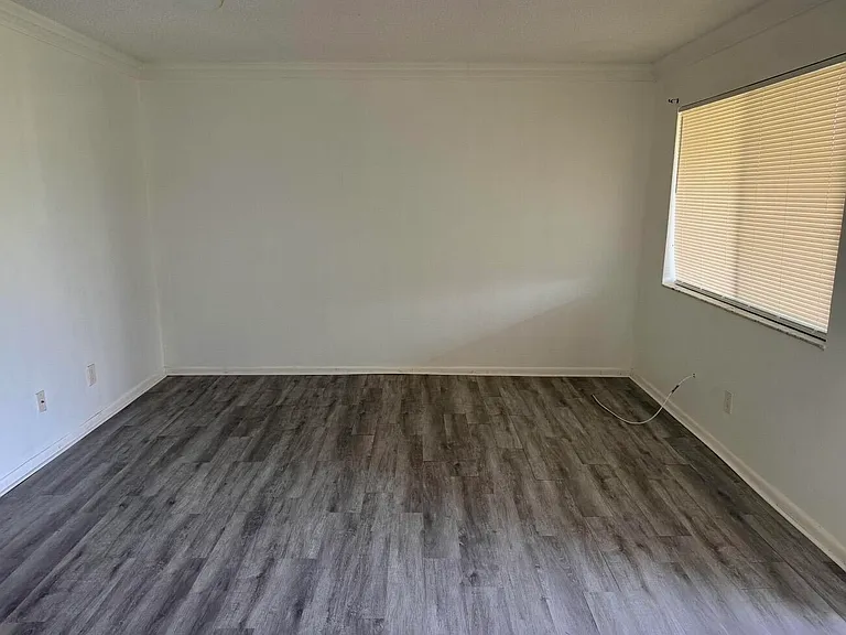 2305 Seaside Dr — Photo 4