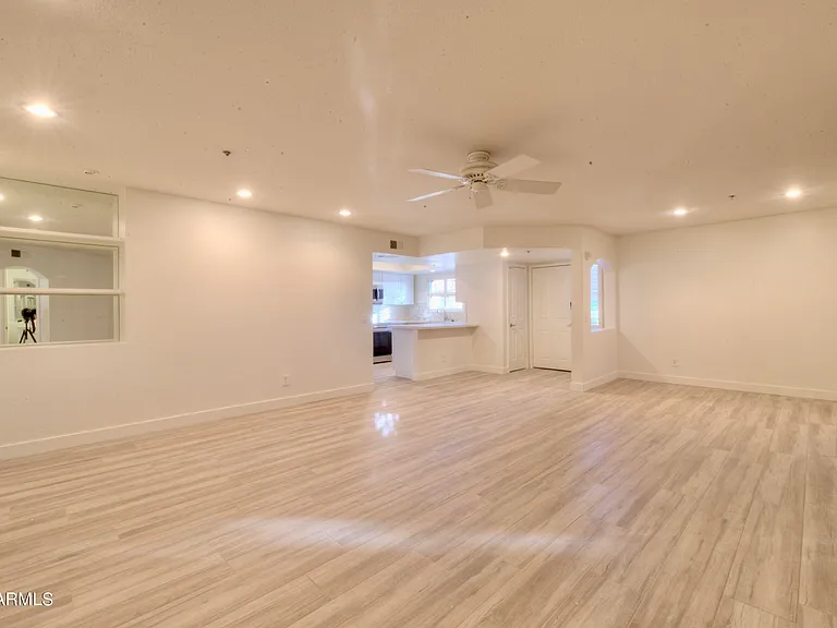 5104 N 32nd St #408 — Photo 3