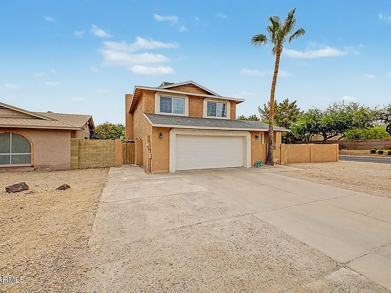 2457 W Redfield Rd — Photo 3