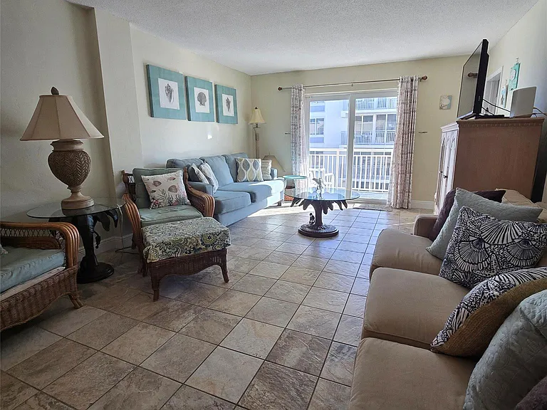 1161 Hillsboro Mile #506 — Photo 33