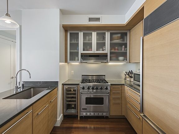 4th image of 30 Little West St #20G