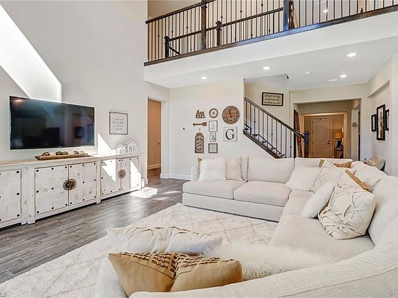 4th image of 19176 Elston Way