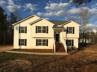 16 Pine Grove Dr, Lagrange, GA 30241