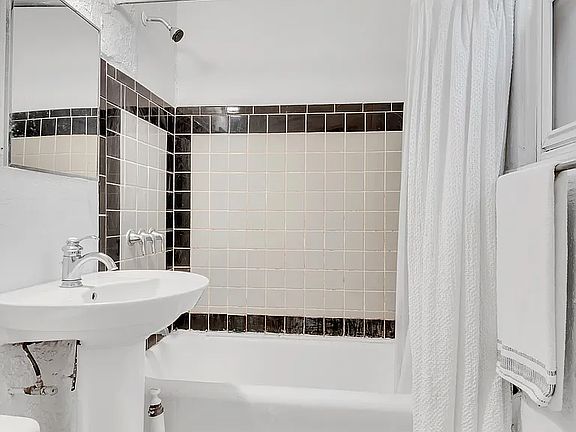 4th image of 729 Greenwich St #J28