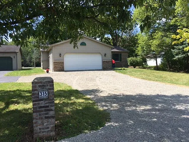 315 N East St photo 1