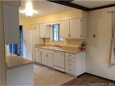 Main floor full bath.