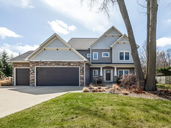 1332 Stonecreek Ct, Saint Joseph, MI 49085