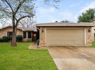 6615 Springfield Dr, Arlington, TX 76016