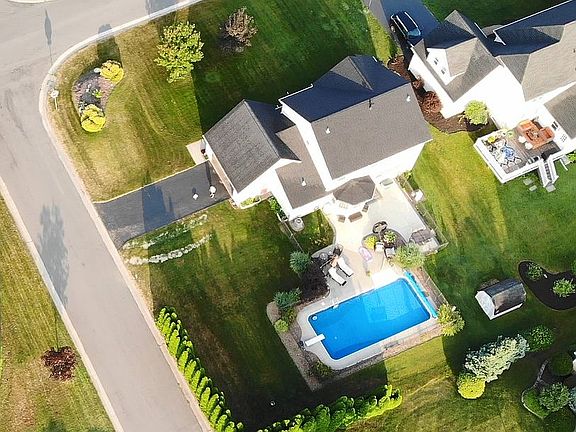 2nd image of 38 Saint Andrews Blvd