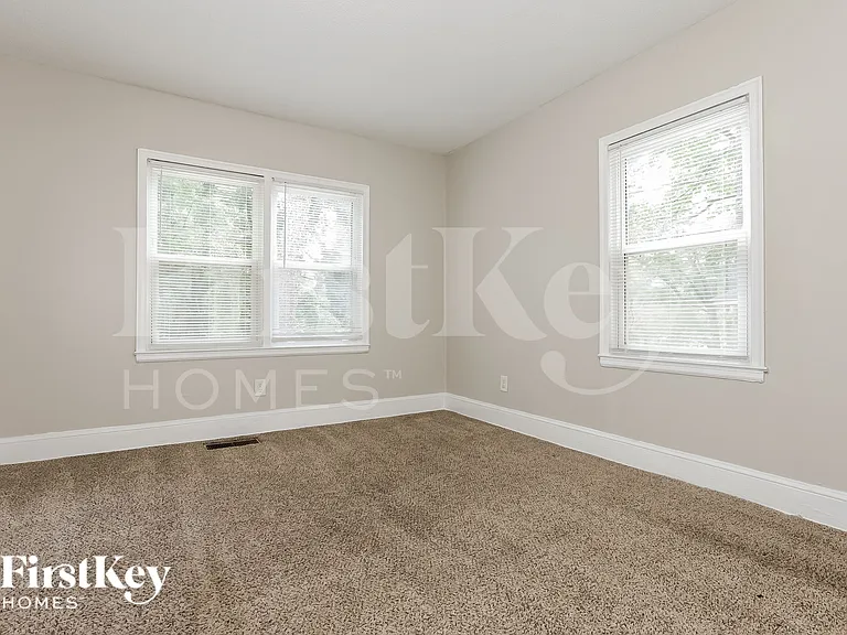 1731 N Olympian Way SW — Photo 13