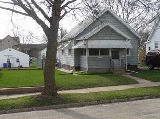 809 Center Point Rd NE, Cedar Rapids, IA 52402