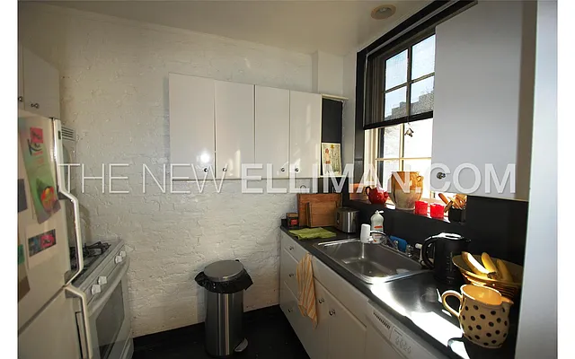 Rented by Douglas Elliman | media 42