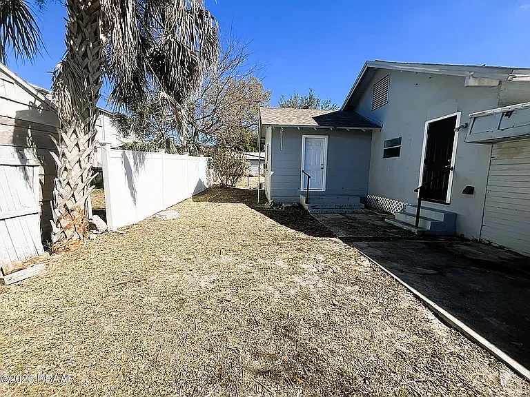 318 Hobart Ave — Photo 16