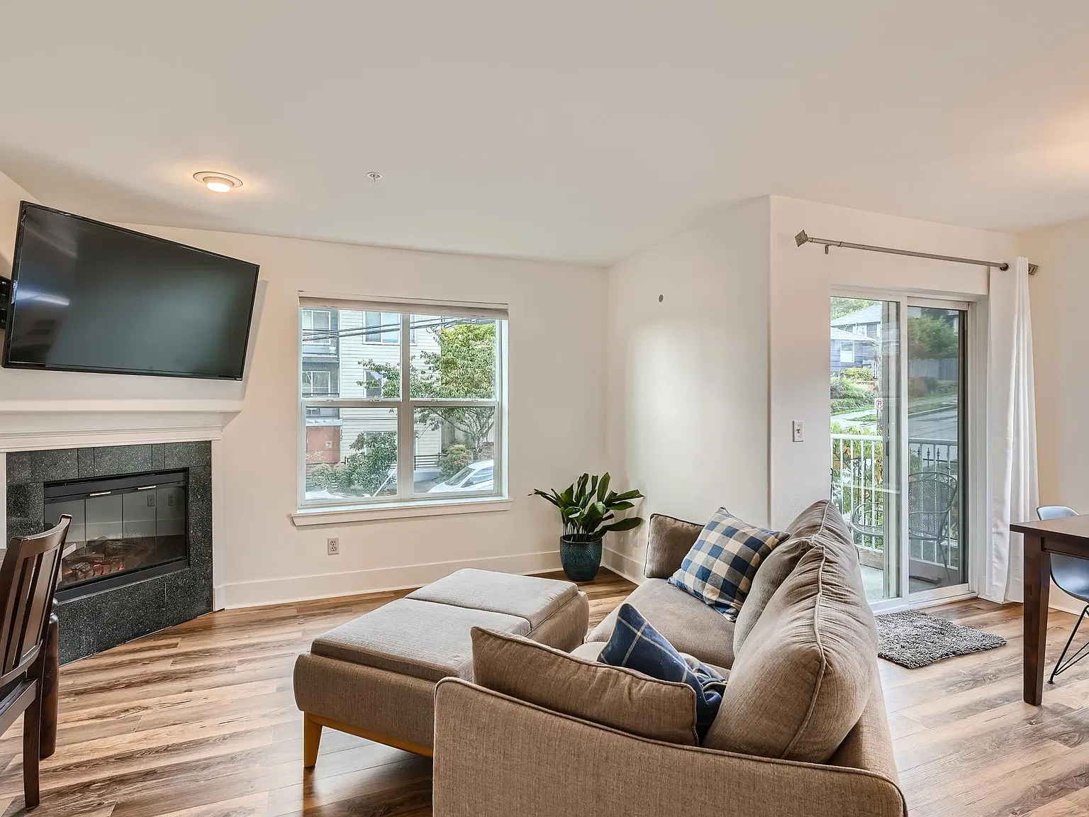 3 bed, 1150 sqft, $2,900 — Photo 1