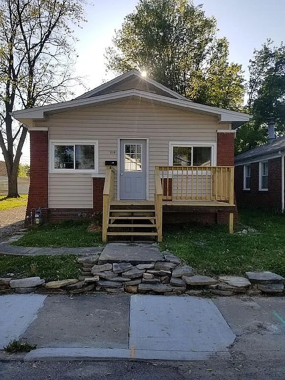 1119 Marshall Ave photo 1
