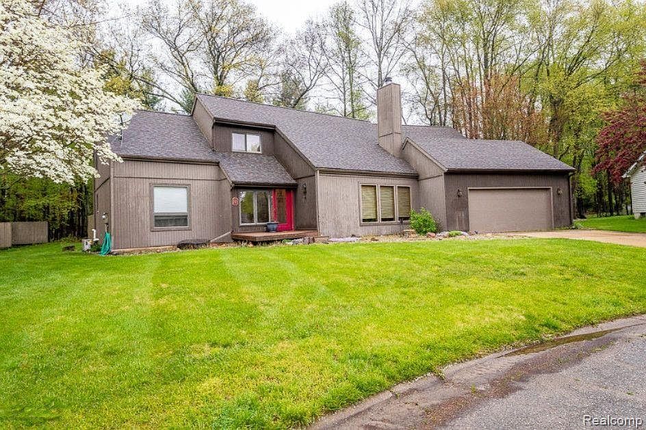 1st image of 903 Cram Ln