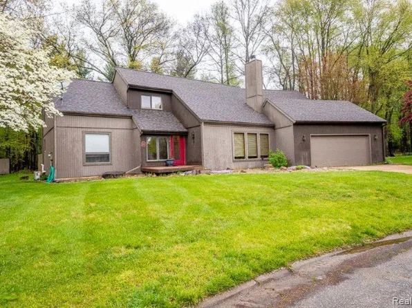 903 Cram Ln, Albion, MI 49224