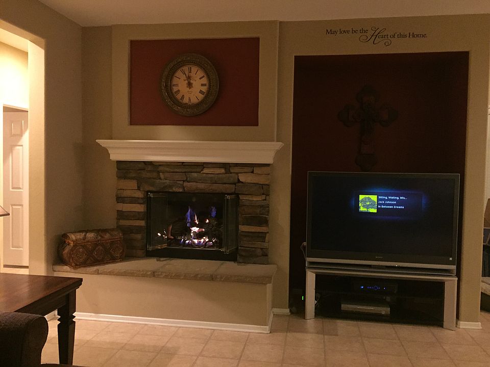 Fireplace/Entertainment Nook