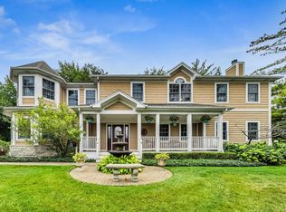 916 Glenshire Rd, Glenview, IL 60025