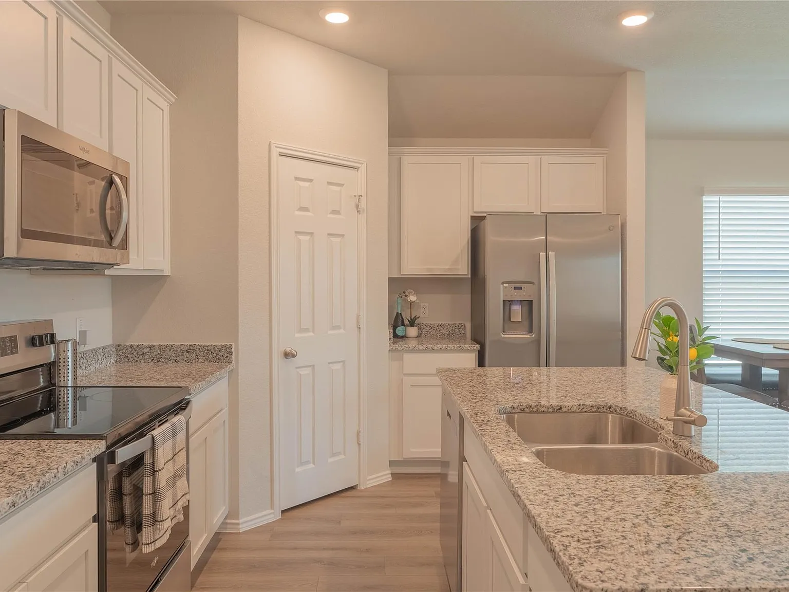 4 bed, 2.0 bath, 1612 sqft, $1,890 — Photo 4
