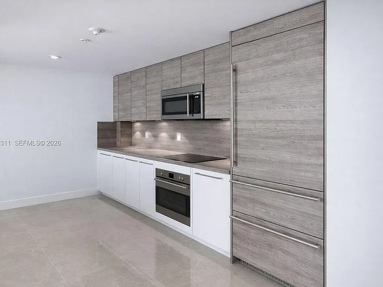 400 Sunny Isles Blvd #819 — Photo 2