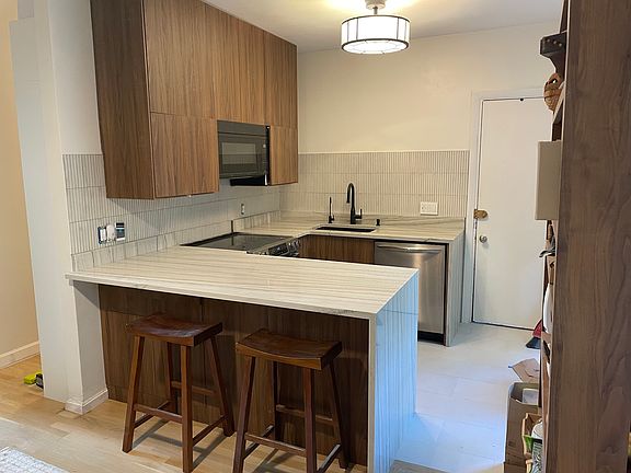 2nd image of 51 Creighton St #2