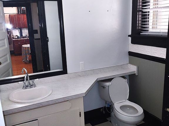 5th image of 815 Church St #1C
