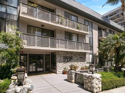 1134 Alta Loma Rd APT 106, West Hollywood, CA, 90069
