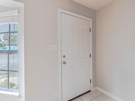 5th image of 37242 Embassy Park Ln #37242