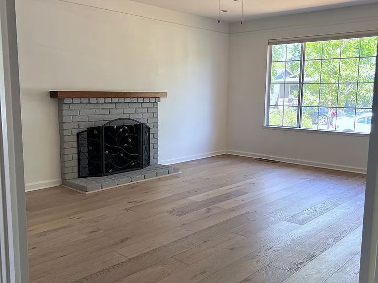 1827 Holiday St — Photo 10