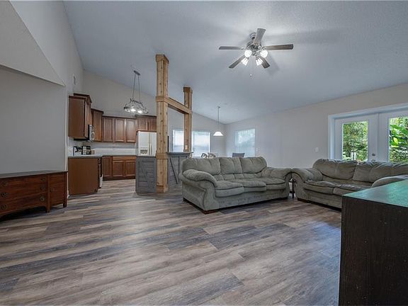 4th image of 1007 Malcolm Ct