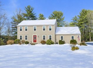 25 Dunny Cove Ln, Uxbridge, MA 01569