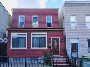 3340 9th St, Astoria, NY 11106