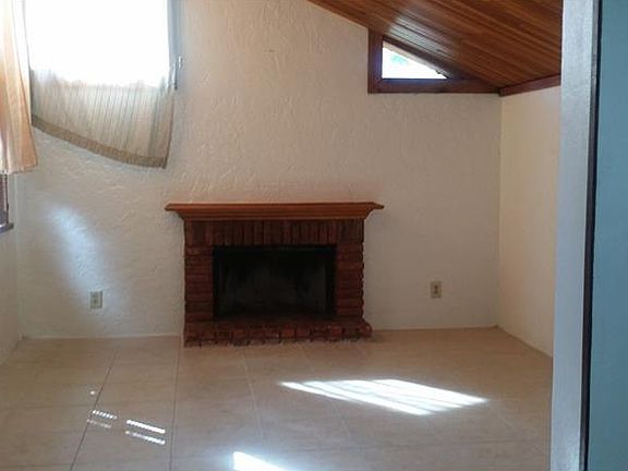 4th image of 1905 Gregory Dr