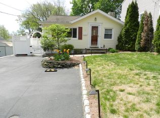 1 Roanoke Ave, Lake Hiawatha, NJ