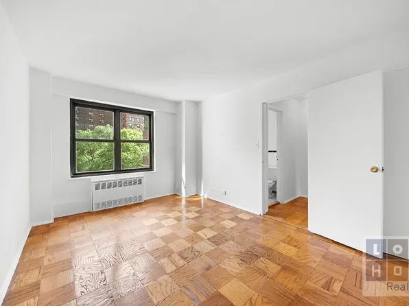 383 Grand Street image 9 of 25