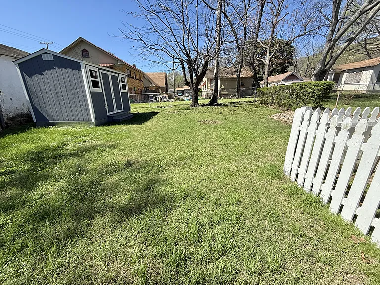 305 Beard St — Photo 21