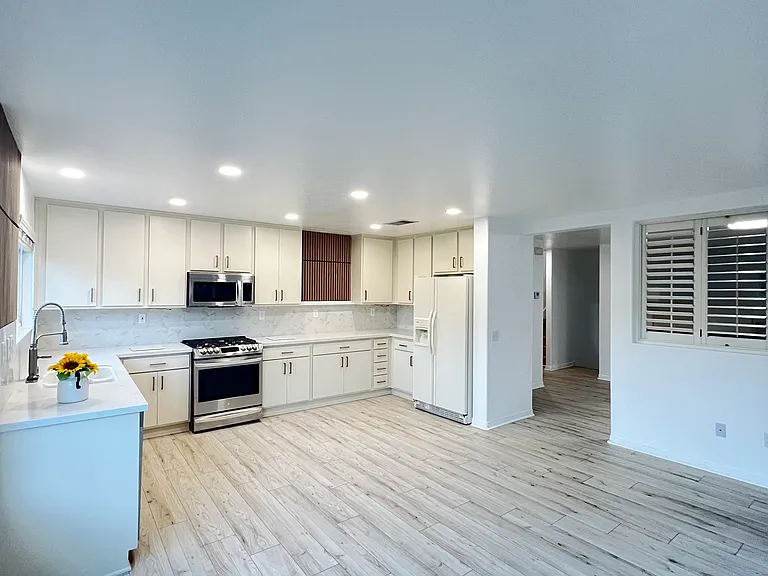 Another view of the kitchen.