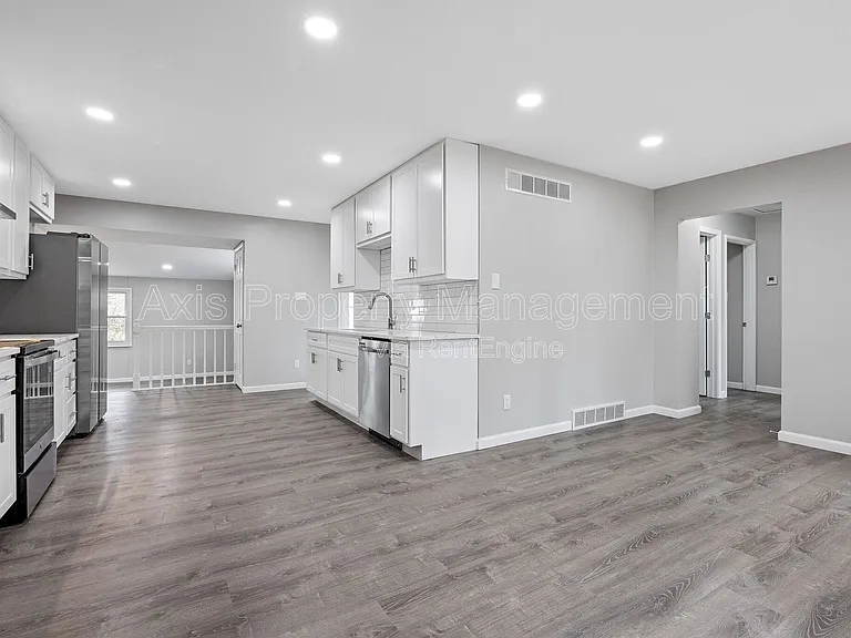 537 Lynn Haven Ln — Photo 3