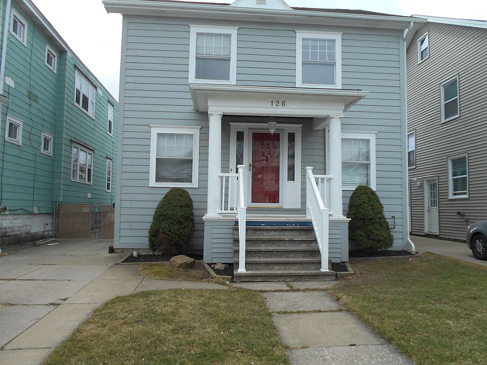 1st image of 126 Lincoln Blvd