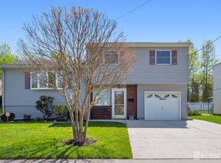 15 Pinho Ave, Carteret, NJ 07008