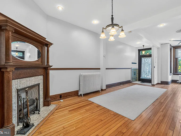 19 R St NW #B — Photo 8