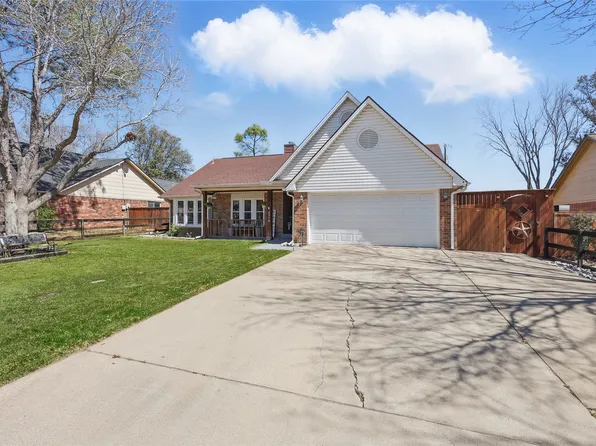 3510 Fairview Dr, Corinth, TX 76210