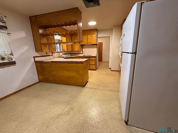 4th image of 1115 N Mesa St