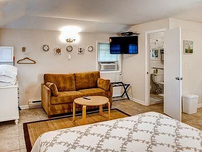 3rd image of 27 Oak St #2