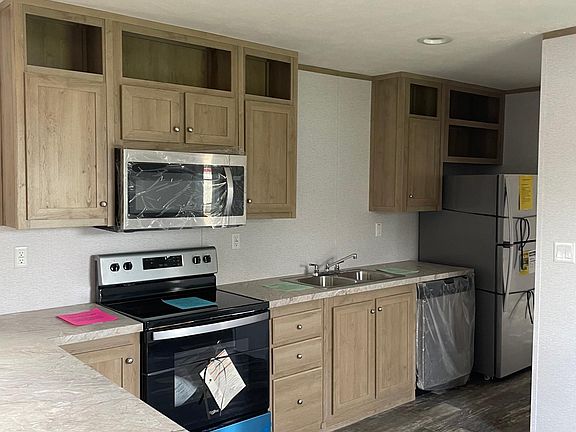 5th image of 1012 SW 23rd St #1012