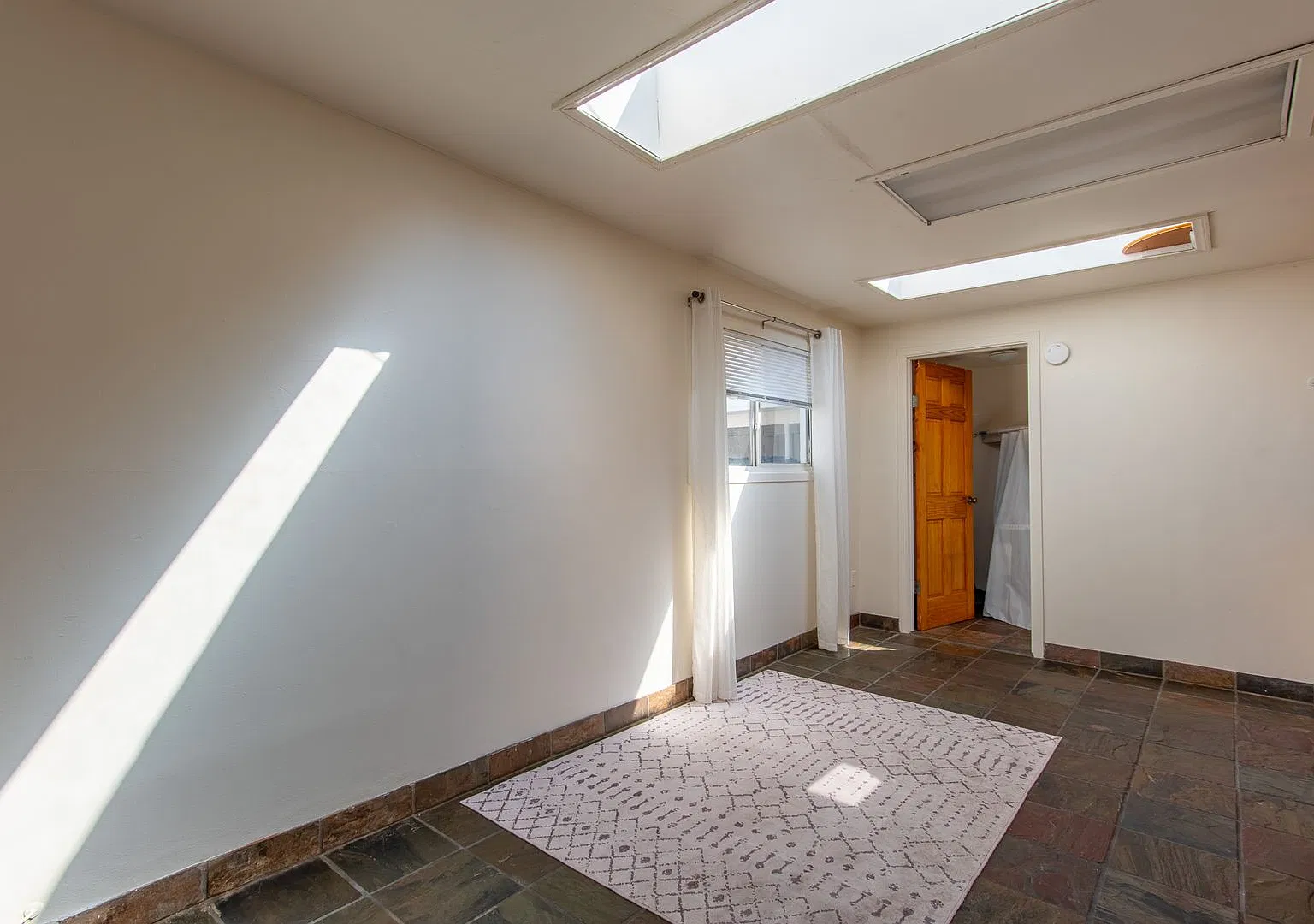 1 Bedroom 1 Bath Cozy Cottage Available For Rent In North Park! w/ All Utilities included — Photo 4