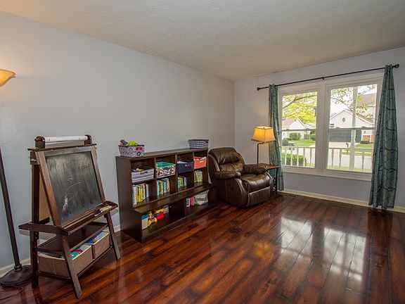 3rd image of 4201 Foxfire Dr